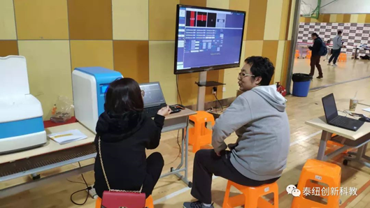 指导志愿者小姐姐