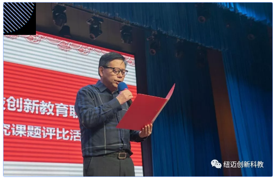 青浦高级中学校长陆康其